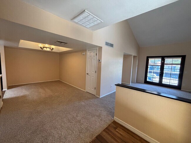 Building Photo - 8267 N Oracle Rd