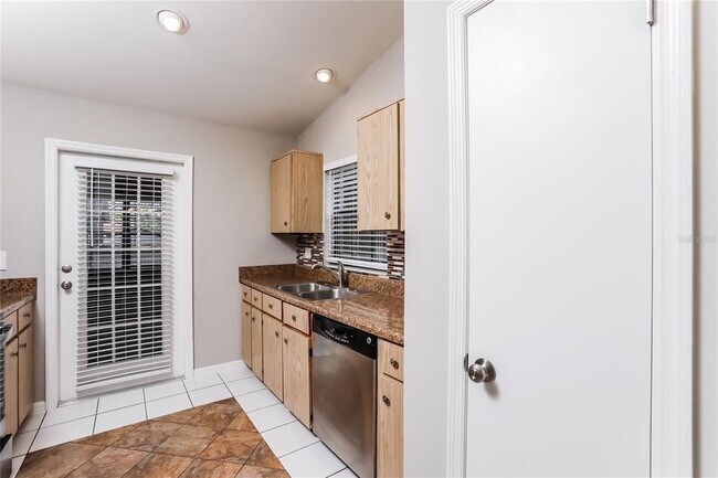 Building Photo - 231 Lago Vista St