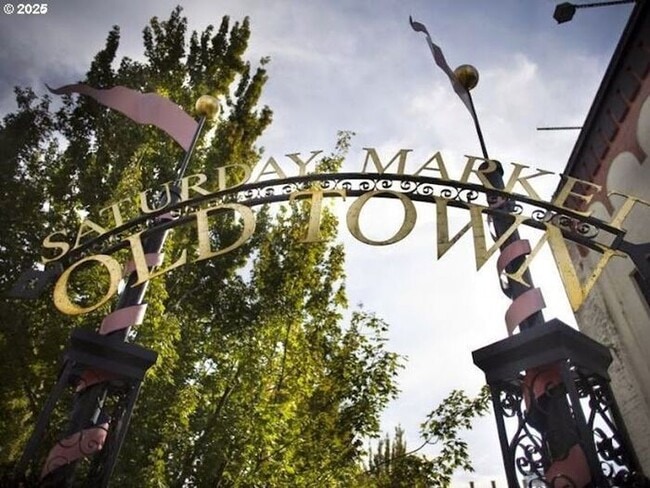 Building Photo - Modern Waterfront Living at The McCormick Pier! Call TODAY to schedule a tour! 503-664-4101