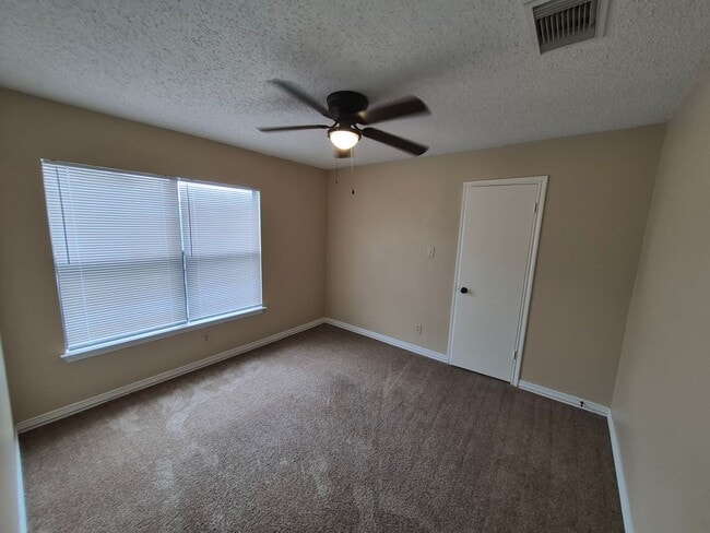 Building Photo - 8007 Chestnut Bluff Dr