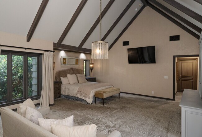 Building Photo - 575 N Beverly Glen Blvd