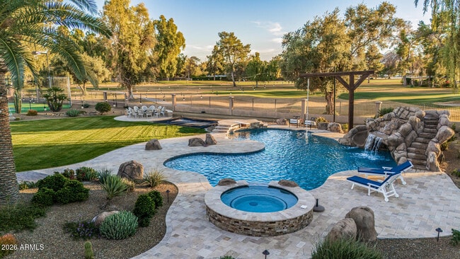 Building Photo - 5821 E Cactus Rd