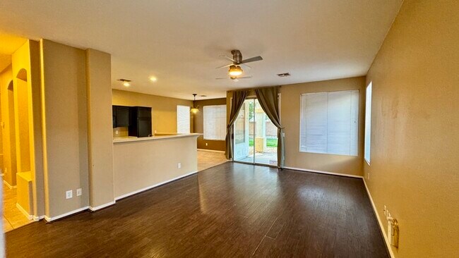 Building Photo - 1362 W. Roadrunner Dr.