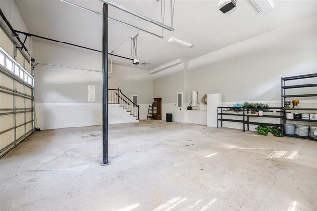 Building Photo - 105 Chablis Ct