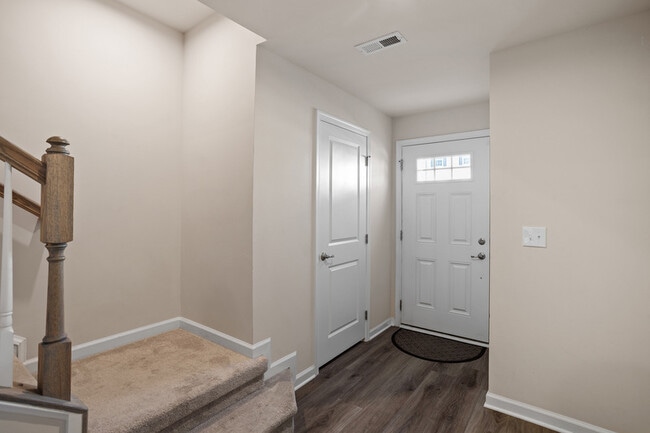 Building Photo - 915 Romeria Dr