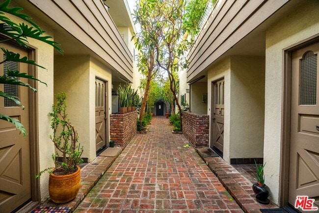 Building Photo - 1317 Stanford St