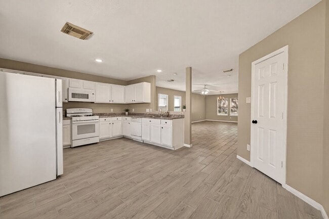 Building Photo - 17250 Cricketbriar Ct