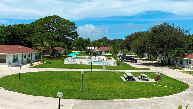 Building Photo - 5852 Ocean Isle Dr