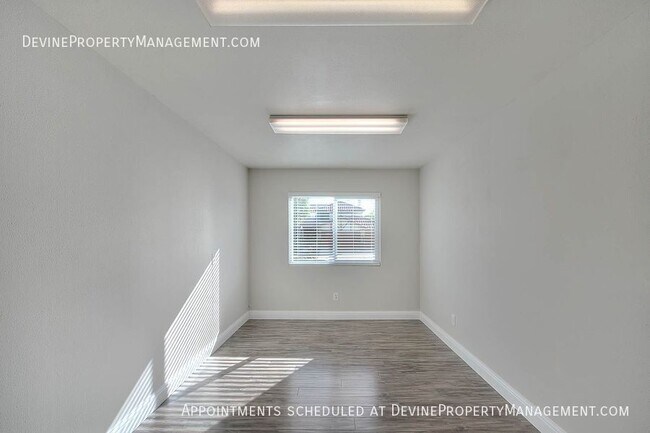 Building Photo - 9814 Hibiscus Ct