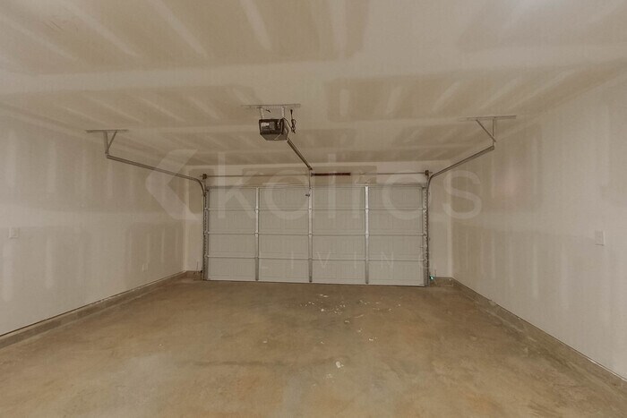 Building Photo - 103 Flat Rock Ml Trl