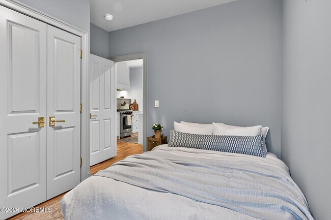 Building Photo - 142 Heck Ave