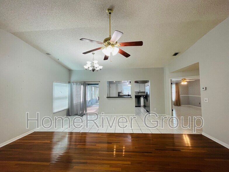 Building Photo - 10110 Cedar Dune Dr