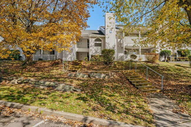 Primary Photo - 33 Crown Knoll Ct