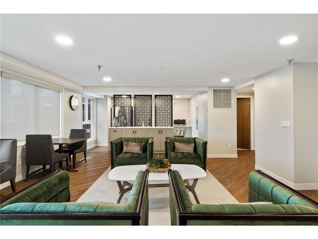 Building Photo - 433 S 7th St