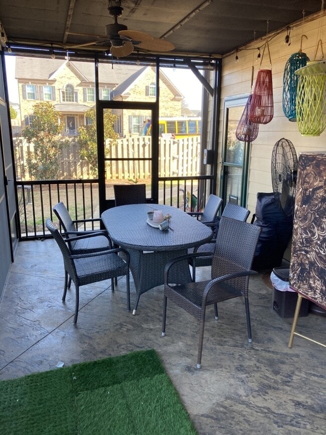 Building Photo - Unique Fully Furnished Apartment Space