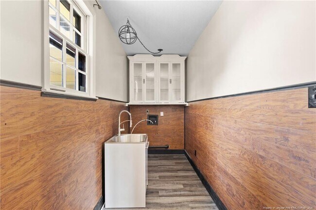 Building Photo - 3450 Cornell Dr