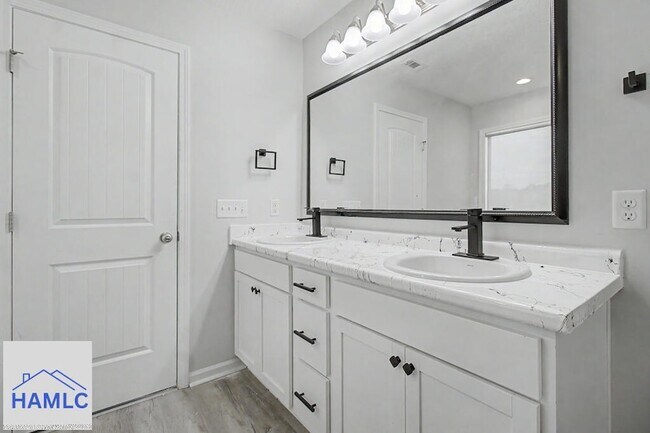 Building Photo - 188 Sunflower Cir NE