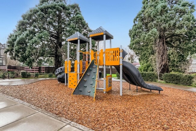 Building Photo - Elegant Orenco Home with Granite Kitchen, Fireplace & Private Greenspace