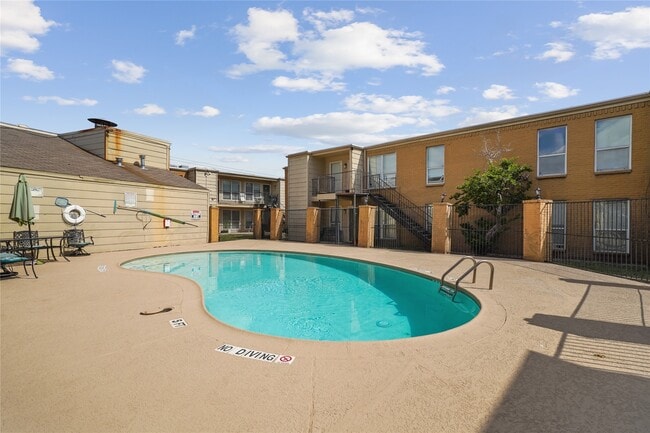 Building Photo - 8100 Creekbend Dr