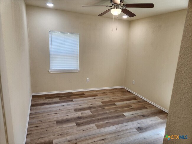 Building Photo - 1817 E Barton Ave