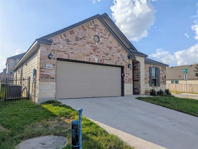 Building Photo - 8100 Philbrook Dr
