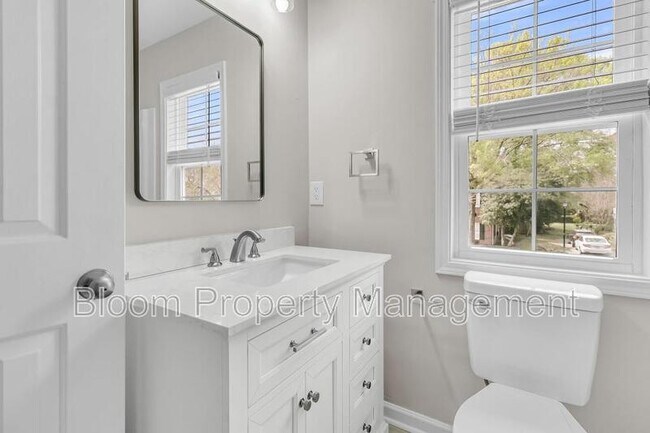 Building Photo - 974 Governors Rd