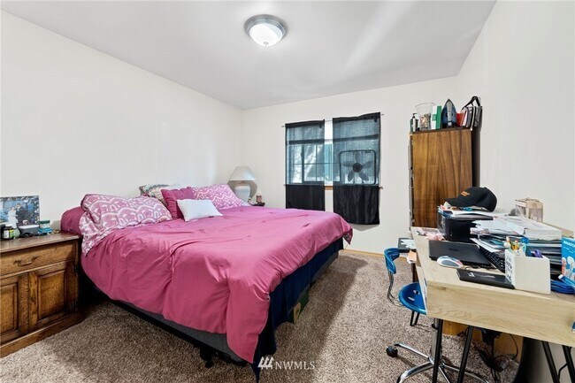 Building Photo - 822 Lincoln St