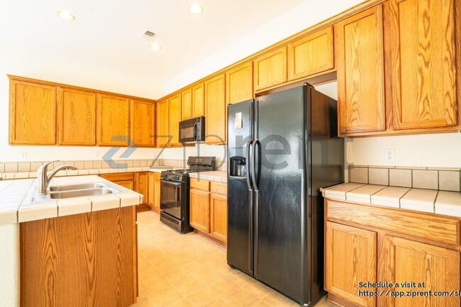 Building Photo - 100 Canterbury Ct