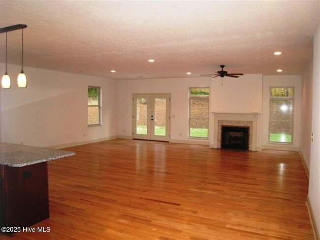 Building Photo - 165 Devon Cir