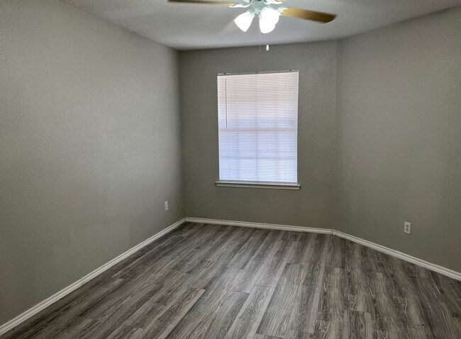 Building Photo - 10637 Braes Bend Dr