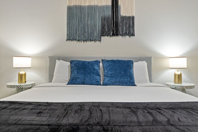 Building Photo - 5820 1/2 Cameron Road-SI FL2-ID1303392P