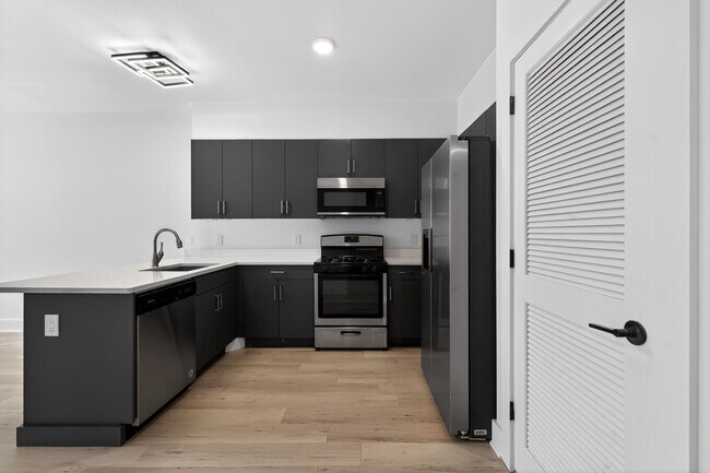 Building Photo - 43-45-45 W 32nd St