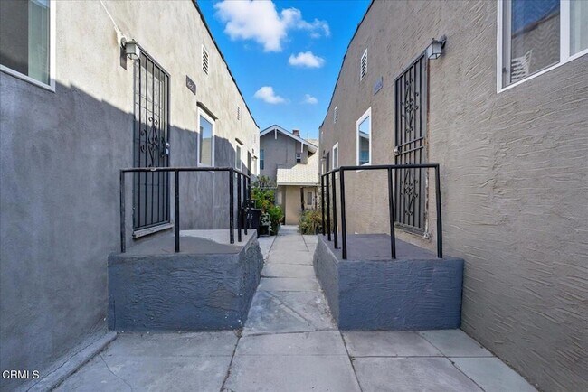 Building Photo - 1488 W Sunset Blvd