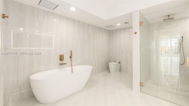 Building Photo - 333 Las Olas Way