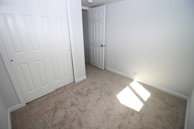 Building Photo - Brand new 3bdr 3bath duplex walking distan...