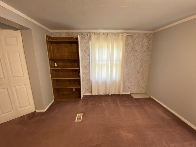 Building Photo - 2030 Catherine Lake Rd