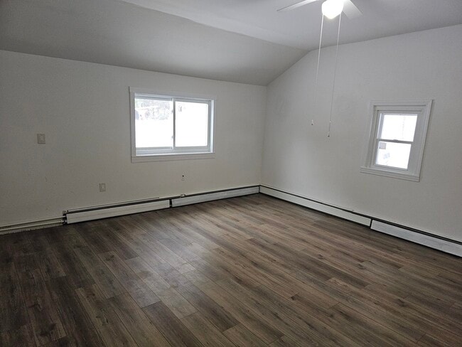 Building Photo - 838 NH-12