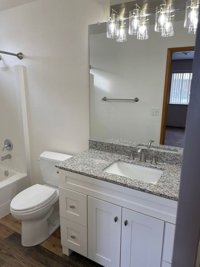 Building Photo - Fancher Field Neighborhood!! Charming, Single Family Rambler, 3 Bed - 2 Bath in East Wenatchee!