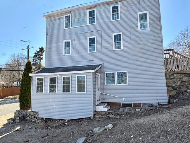 Building Photo - 45 Cherry St