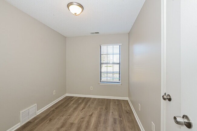 Building Photo - 6659 Ashland Dr