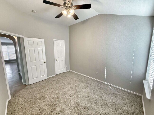 Building Photo - Freshly Painted 4-Bedroom Home in North Park Meadow