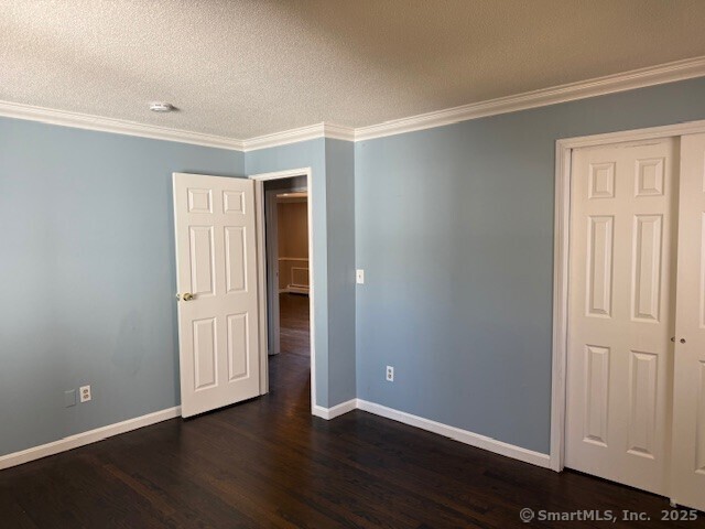 Building Photo - 498 Oak Ave