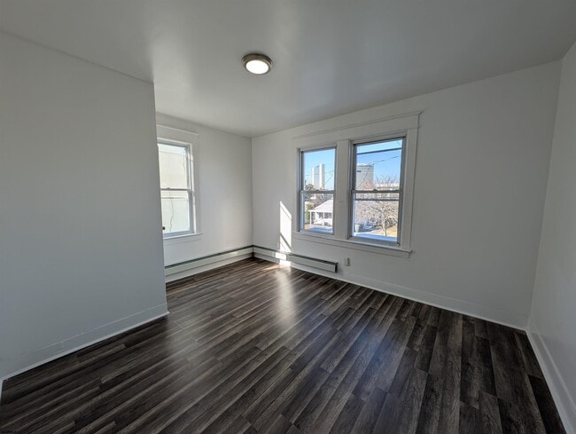 Building Photo - 712 Sewell Ave