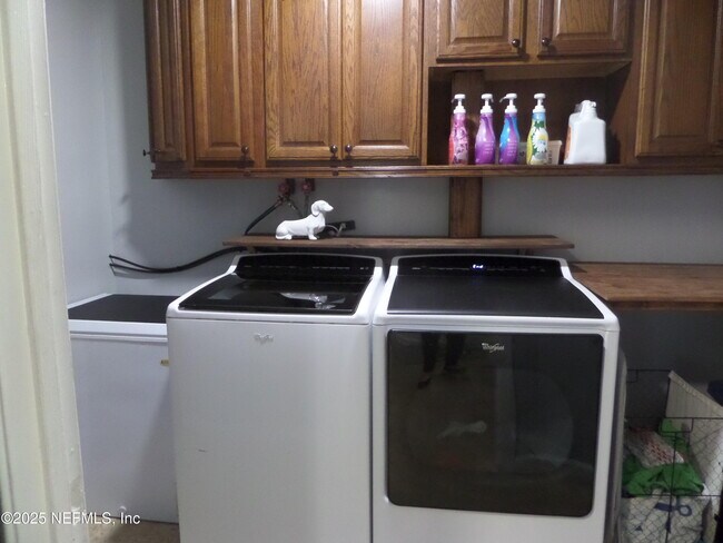 Building Photo - 386 Hickory Hollow Dr