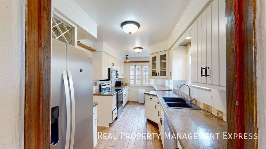 Building Photo - Beautiful 4 Bedroom 1.5 Bath Single Family Home in Central Sioux Falls