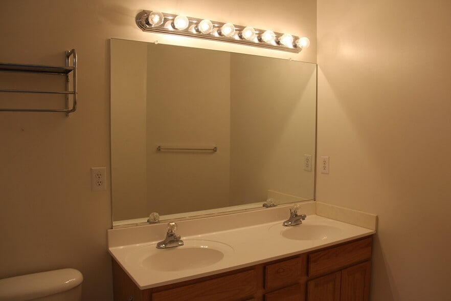 Building Photo - 148 River Walk Ct