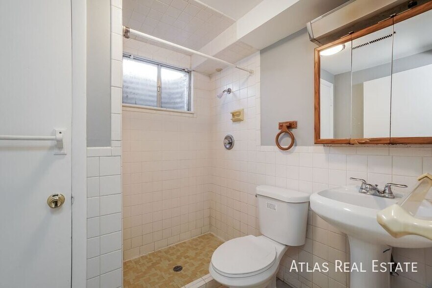 Building Photo - 828 Querida Dr