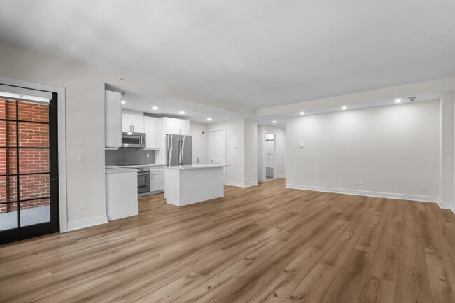 Building Photo - 11 Purdy St