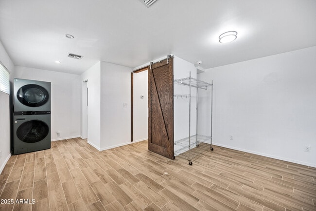 Building Photo - 1014 E Orange Dr