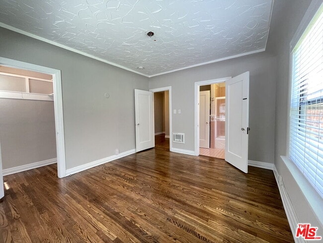 Building Photo - 3642 Empire Dr